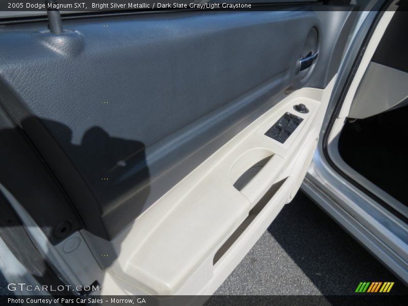 Bright Silver Metallic / Dark Slate Gray/Light Graystone 2005 Dodge Magnum SXT