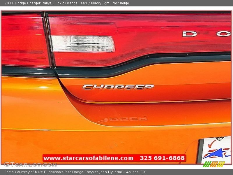 Toxic Orange Pearl / Black/Light Frost Beige 2011 Dodge Charger Rallye