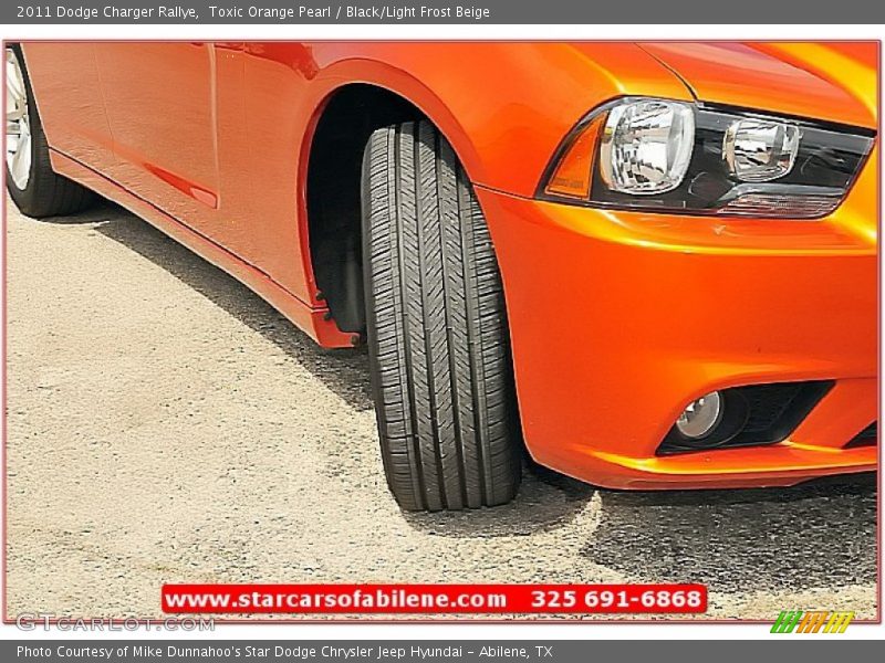 Toxic Orange Pearl / Black/Light Frost Beige 2011 Dodge Charger Rallye