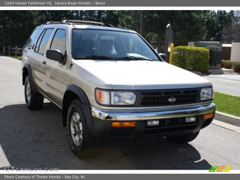 Sahara Beige Metallic / Blond 1999 Nissan Pathfinder XE