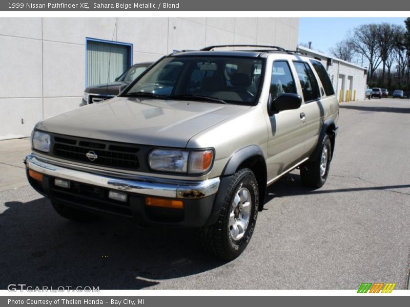 Sahara Beige Metallic / Blond 1999 Nissan Pathfinder XE