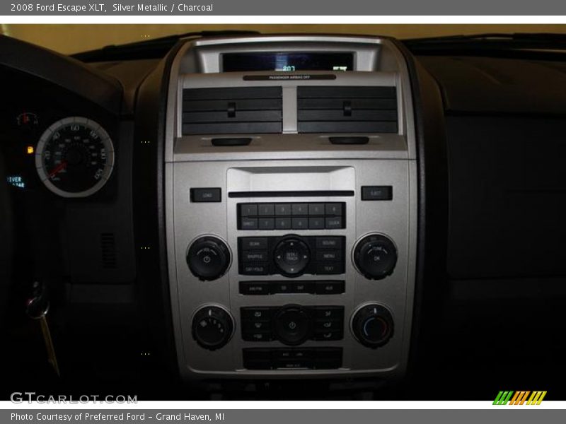 Silver Metallic / Charcoal 2008 Ford Escape XLT
