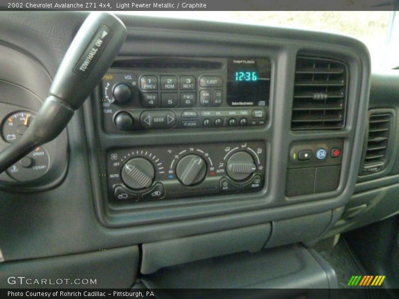 Light Pewter Metallic / Graphite 2002 Chevrolet Avalanche Z71 4x4