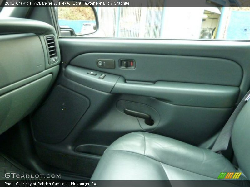 Light Pewter Metallic / Graphite 2002 Chevrolet Avalanche Z71 4x4