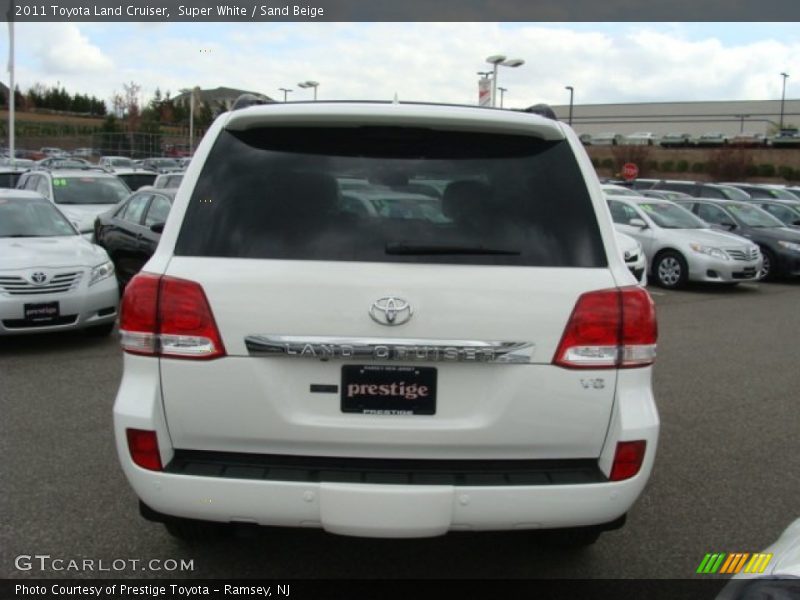 Super White / Sand Beige 2011 Toyota Land Cruiser