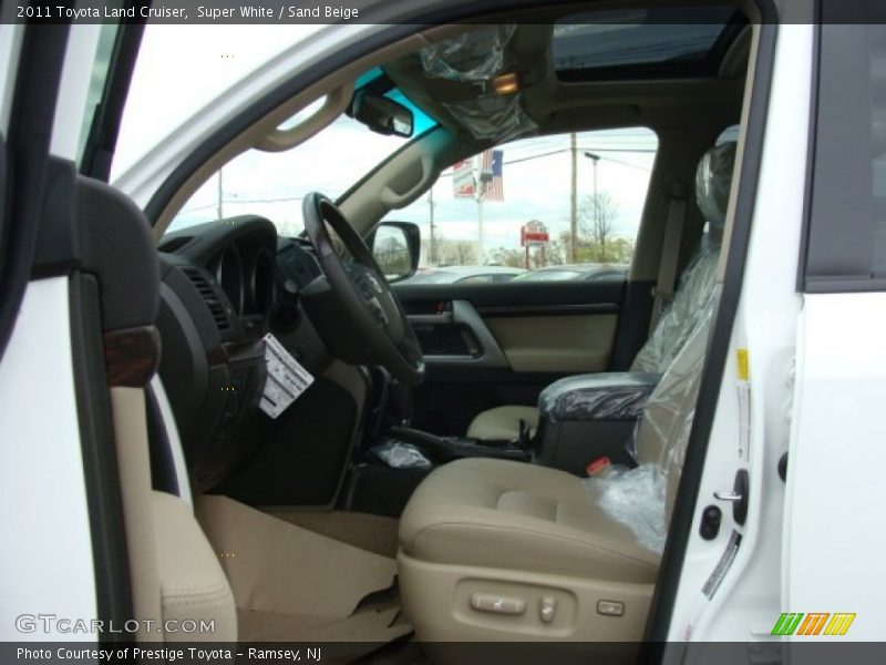 Super White / Sand Beige 2011 Toyota Land Cruiser