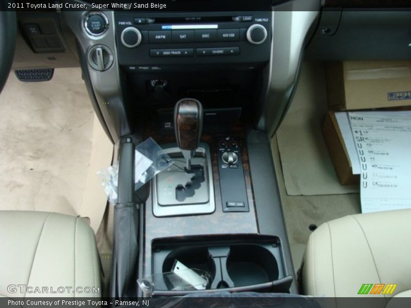 Super White / Sand Beige 2011 Toyota Land Cruiser