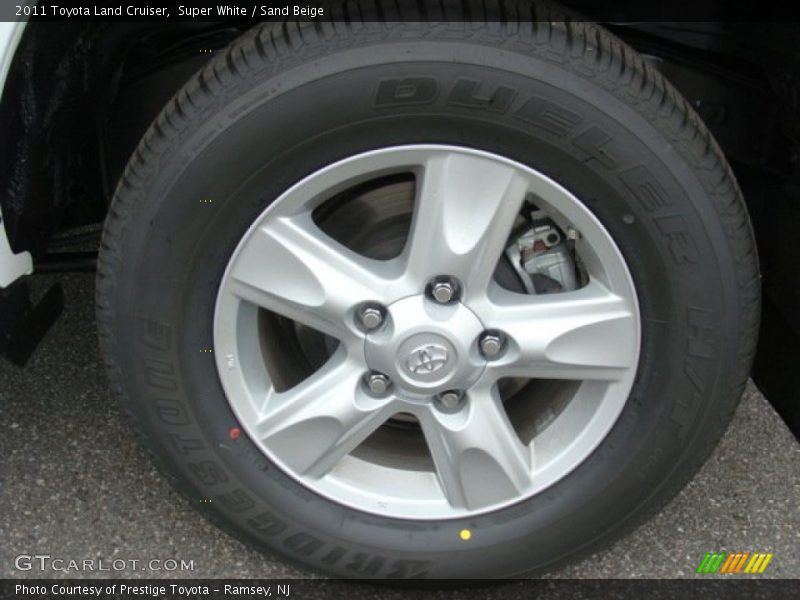Super White / Sand Beige 2011 Toyota Land Cruiser