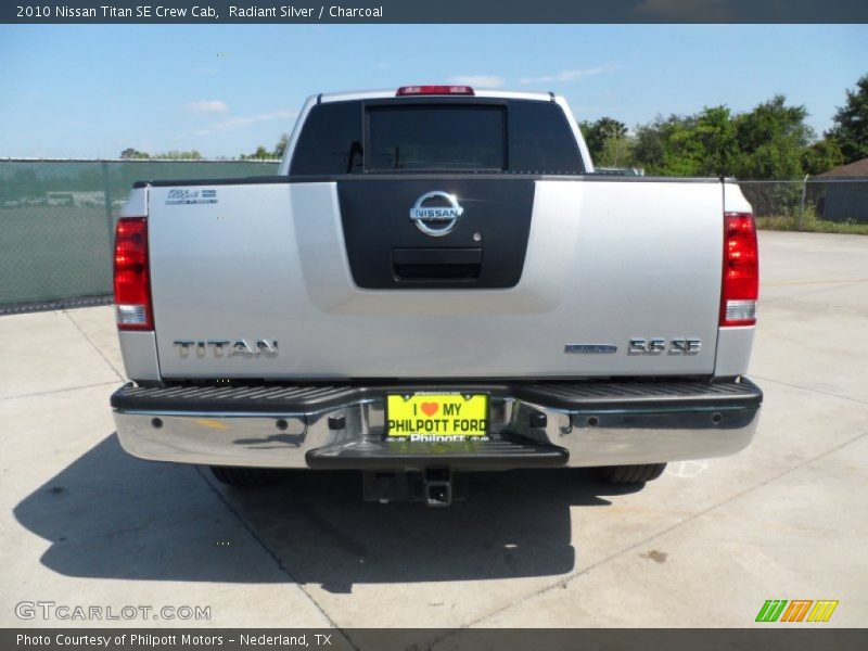 Radiant Silver / Charcoal 2010 Nissan Titan SE Crew Cab