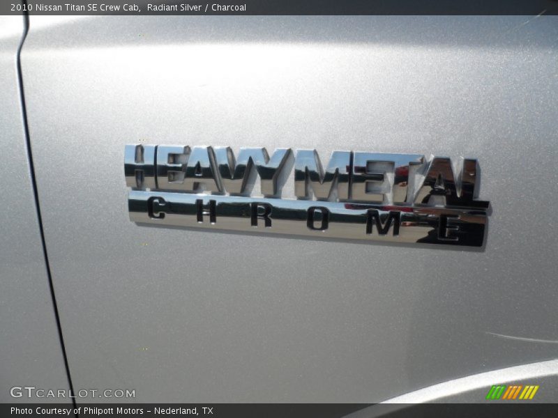 Radiant Silver / Charcoal 2010 Nissan Titan SE Crew Cab