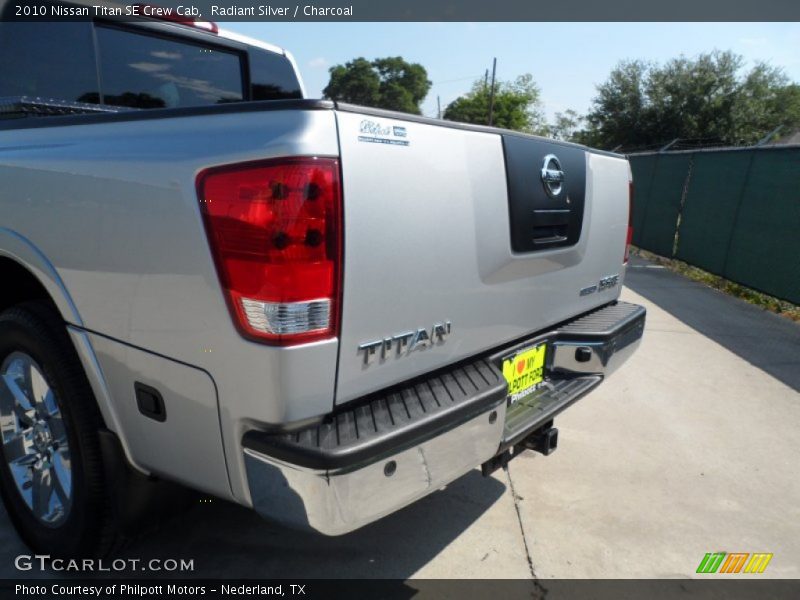 Radiant Silver / Charcoal 2010 Nissan Titan SE Crew Cab