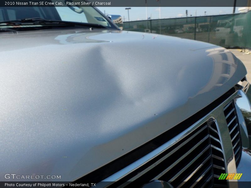 Radiant Silver / Charcoal 2010 Nissan Titan SE Crew Cab