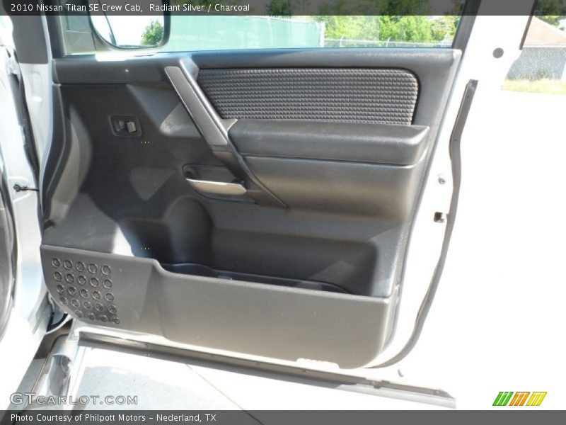 Radiant Silver / Charcoal 2010 Nissan Titan SE Crew Cab