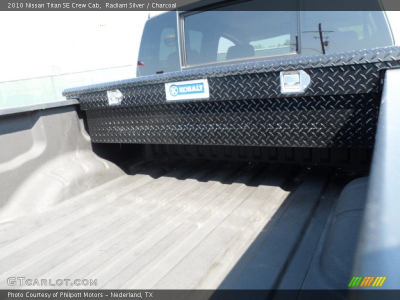 Radiant Silver / Charcoal 2010 Nissan Titan SE Crew Cab