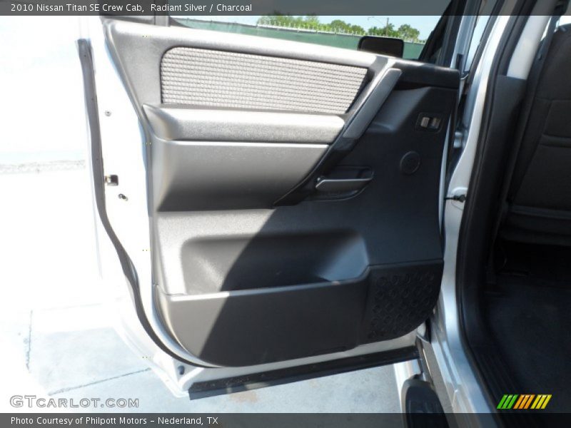 Radiant Silver / Charcoal 2010 Nissan Titan SE Crew Cab