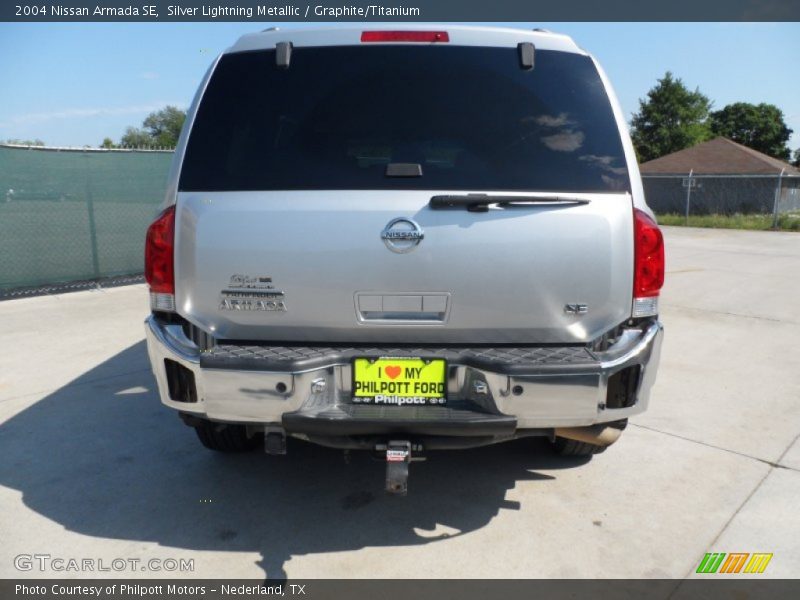 Silver Lightning Metallic / Graphite/Titanium 2004 Nissan Armada SE