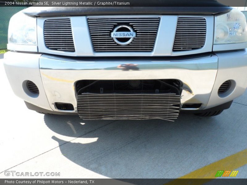Silver Lightning Metallic / Graphite/Titanium 2004 Nissan Armada SE
