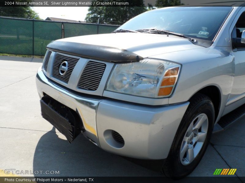 Silver Lightning Metallic / Graphite/Titanium 2004 Nissan Armada SE