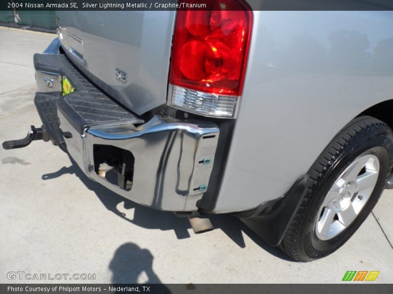 Silver Lightning Metallic / Graphite/Titanium 2004 Nissan Armada SE