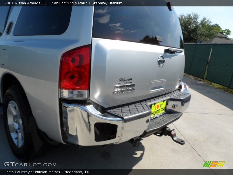 Silver Lightning Metallic / Graphite/Titanium 2004 Nissan Armada SE