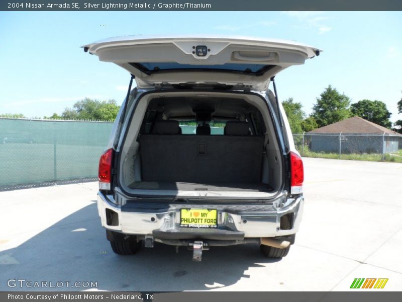 Silver Lightning Metallic / Graphite/Titanium 2004 Nissan Armada SE