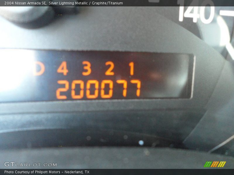 Silver Lightning Metallic / Graphite/Titanium 2004 Nissan Armada SE
