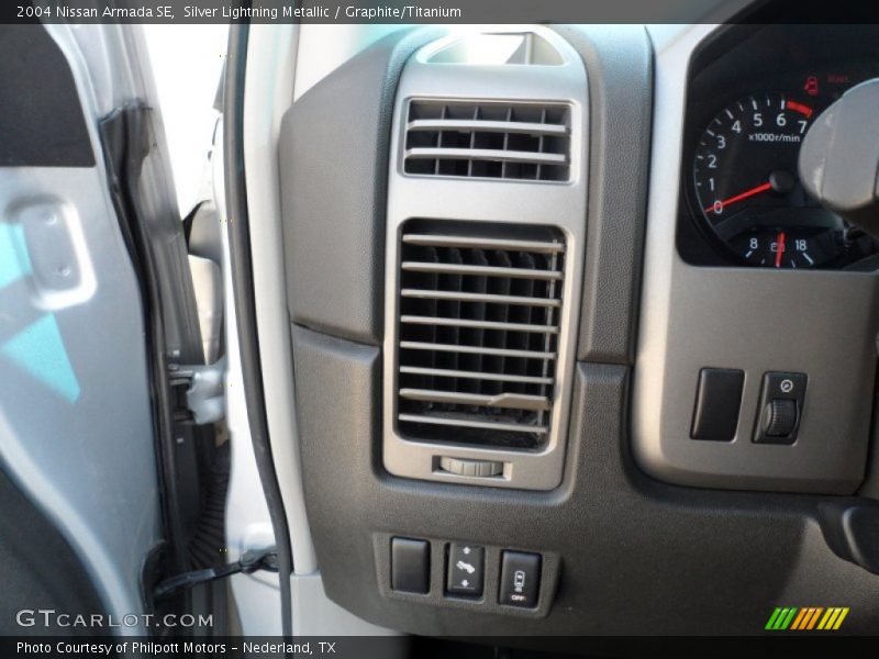Silver Lightning Metallic / Graphite/Titanium 2004 Nissan Armada SE