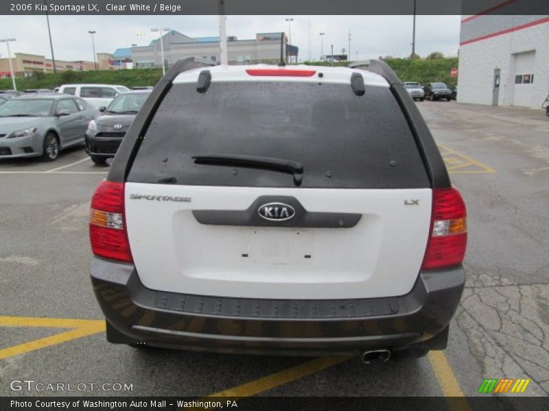 Clear White / Beige 2006 Kia Sportage LX