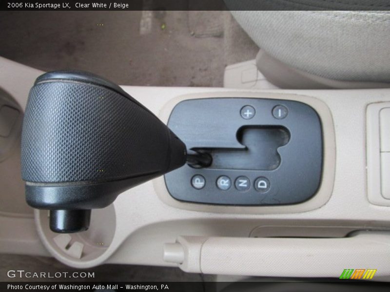Clear White / Beige 2006 Kia Sportage LX
