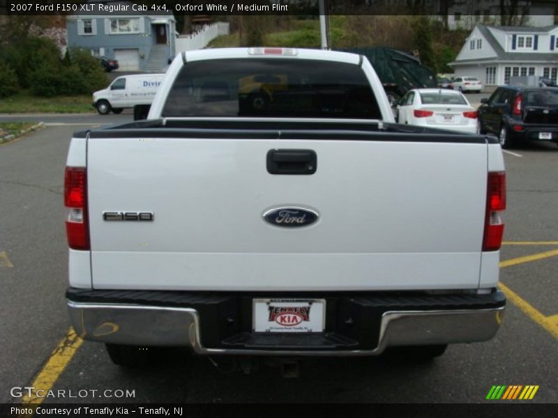 Oxford White / Medium Flint 2007 Ford F150 XLT Regular Cab 4x4