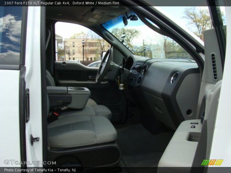 Oxford White / Medium Flint 2007 Ford F150 XLT Regular Cab 4x4