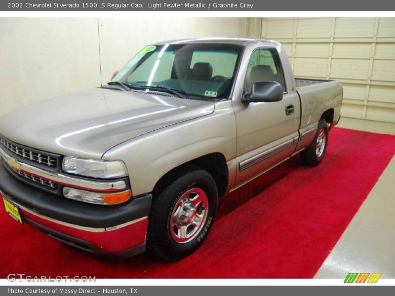 Light Pewter Metallic / Graphite Gray 2002 Chevrolet Silverado 1500 LS Regular Cab