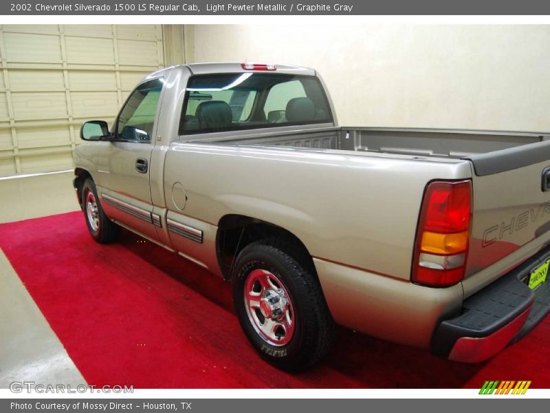 Light Pewter Metallic / Graphite Gray 2002 Chevrolet Silverado 1500 LS Regular Cab