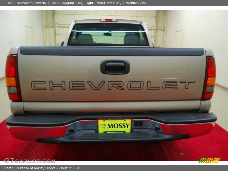 Light Pewter Metallic / Graphite Gray 2002 Chevrolet Silverado 1500 LS Regular Cab
