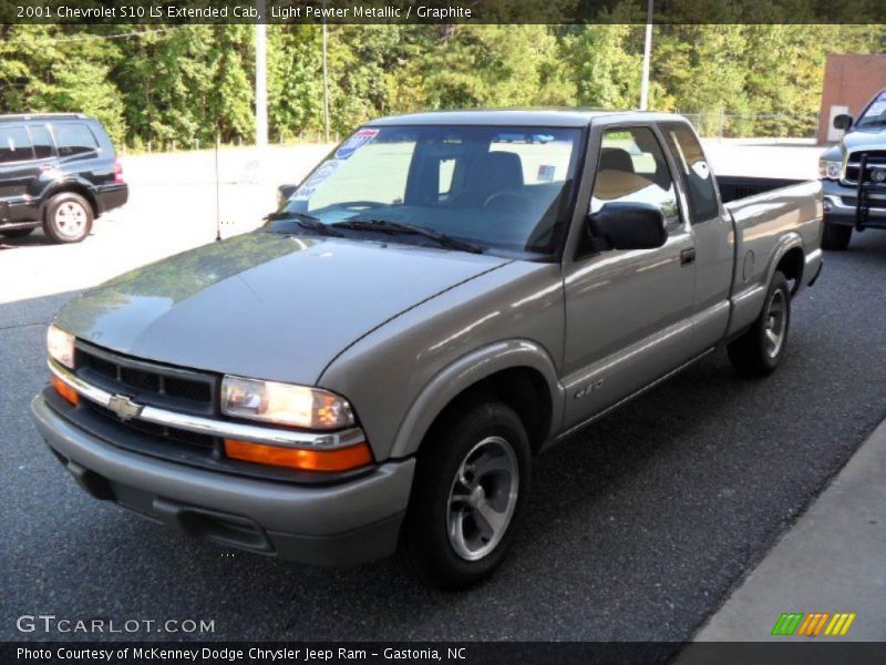Light Pewter Metallic / Graphite 2001 Chevrolet S10 LS Extended Cab