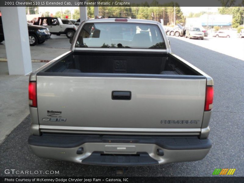 Light Pewter Metallic / Graphite 2001 Chevrolet S10 LS Extended Cab