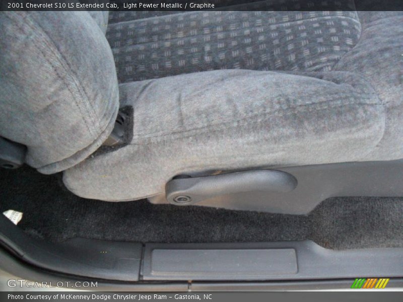 Light Pewter Metallic / Graphite 2001 Chevrolet S10 LS Extended Cab