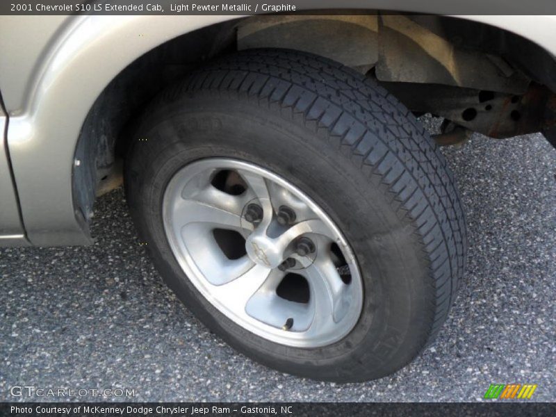 Light Pewter Metallic / Graphite 2001 Chevrolet S10 LS Extended Cab