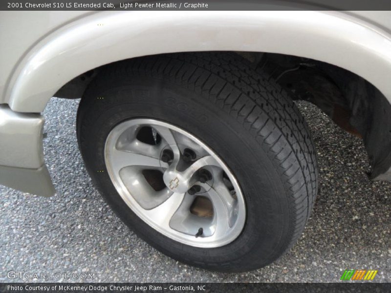 Light Pewter Metallic / Graphite 2001 Chevrolet S10 LS Extended Cab