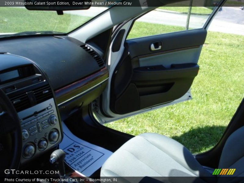 Dover White Pearl / Medium Gray 2009 Mitsubishi Galant Sport Edition
