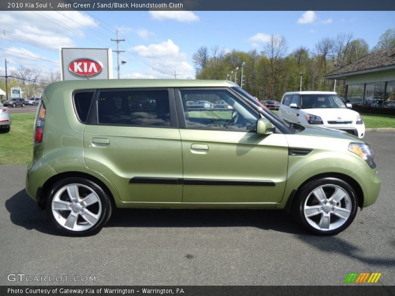 Alien Green / Sand/Black Houndstooth Cloth 2010 Kia Soul !