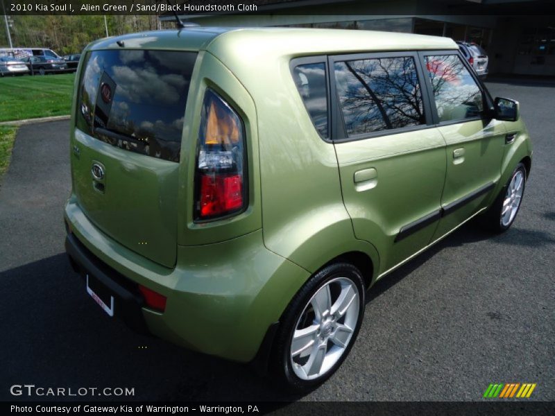 Alien Green / Sand/Black Houndstooth Cloth 2010 Kia Soul !