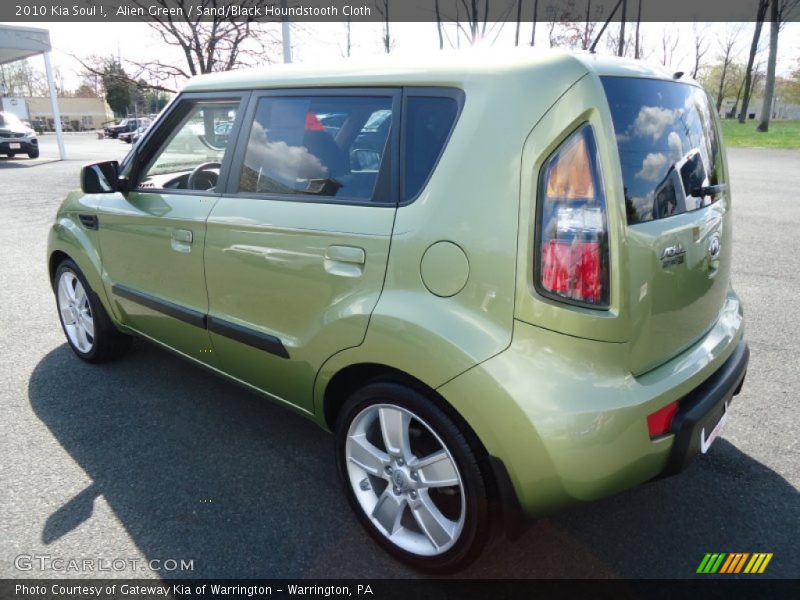 Alien Green / Sand/Black Houndstooth Cloth 2010 Kia Soul !