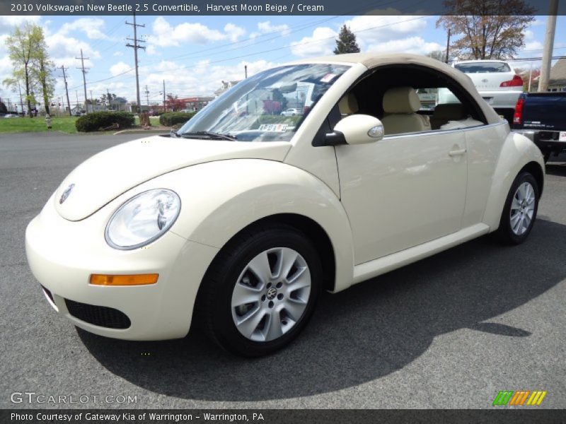 Front 3/4 View of 2010 New Beetle 2.5 Convertible