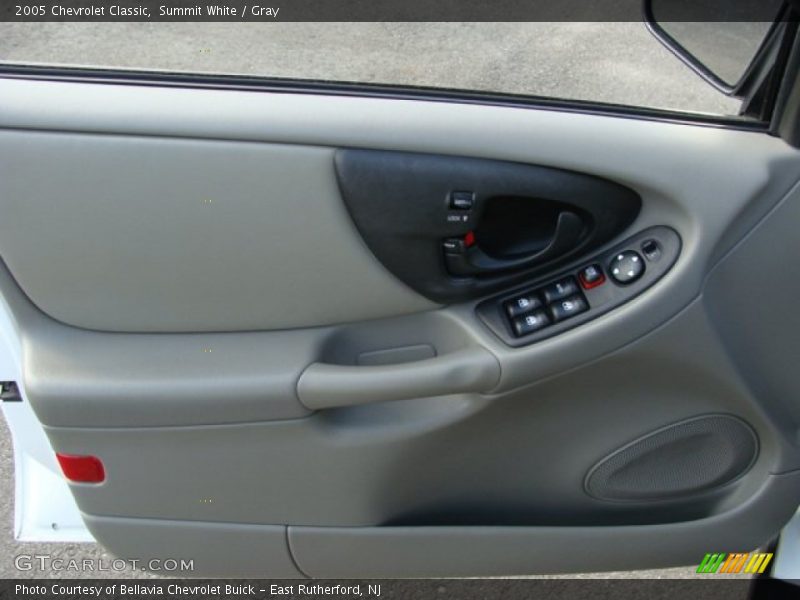 Summit White / Gray 2005 Chevrolet Classic