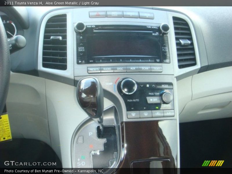 Aloe Green Metallic / Light Gray 2011 Toyota Venza I4