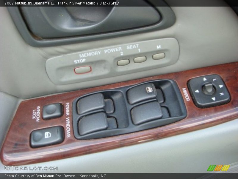 Franklin Silver Metallic / Black/Gray 2002 Mitsubishi Diamante LS