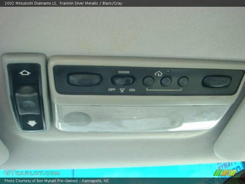 Franklin Silver Metallic / Black/Gray 2002 Mitsubishi Diamante LS