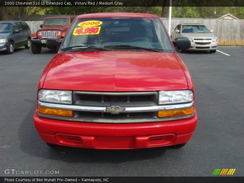 Victory Red / Medium Gray 2000 Chevrolet S10 LS Extended Cab