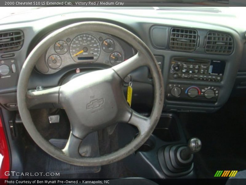  2000 S10 LS Extended Cab Steering Wheel